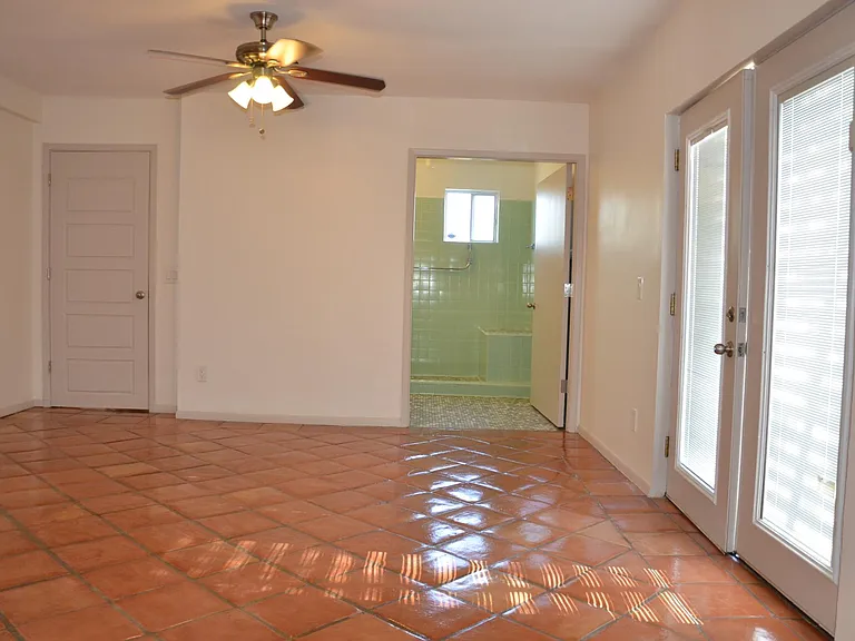 1025 E Indianola Ave — Photo 28