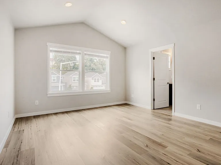 Lincoln Townhomes — Photo 13