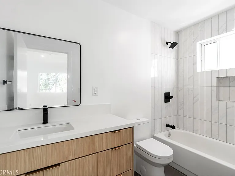 2517 Alsace Ave #1/2 — Photo 7