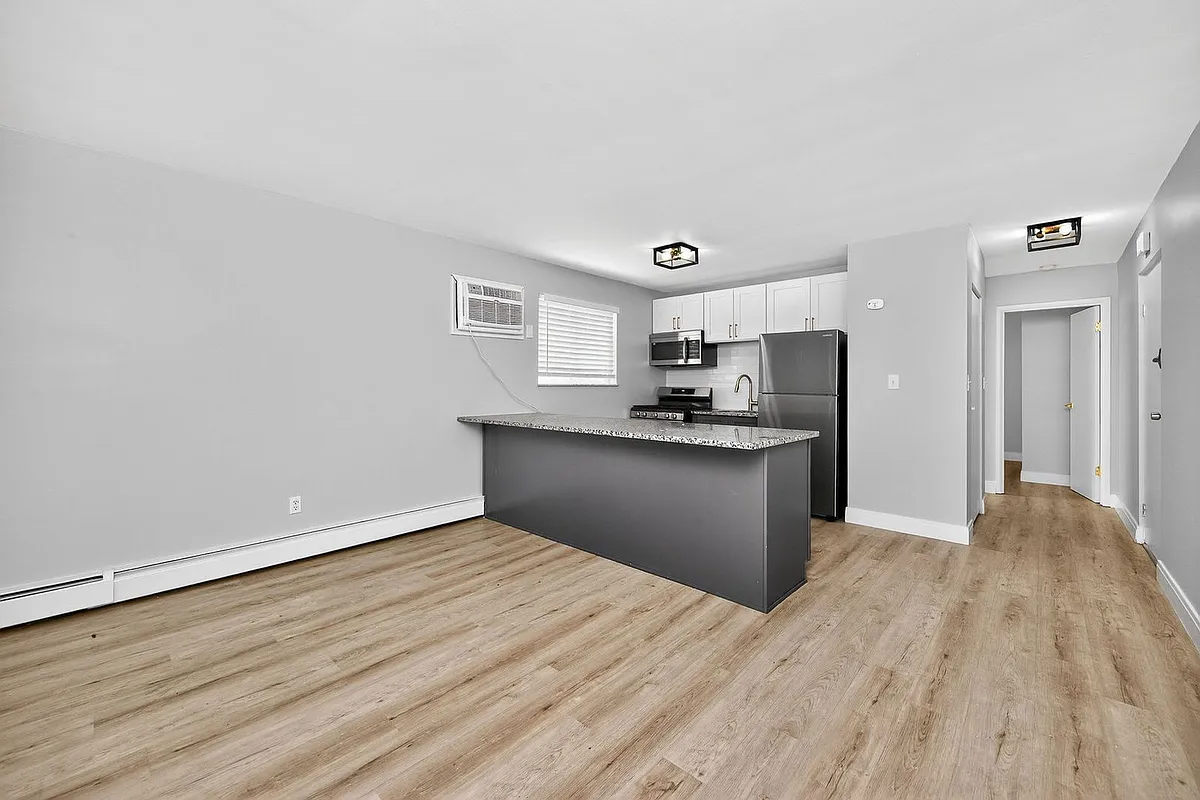 Building Photo - 6140 Ridge Ave #7