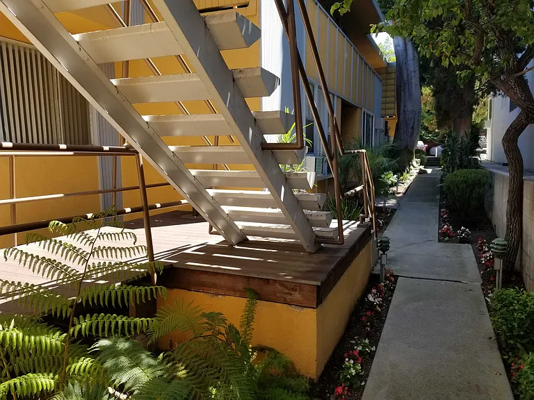 Fruitland Dr — Photo 5
