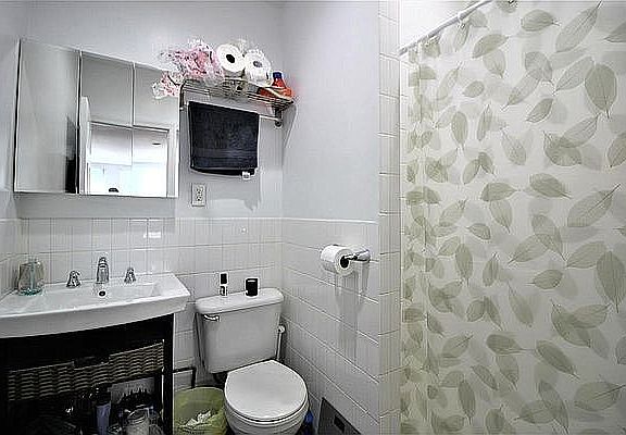 4th image of 402 W 22nd St APT 5R