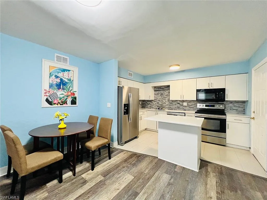 2 bed, 1.0 bath, 875 sqft, $2,400 — Photo 4