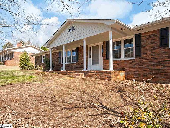 2nd image of 105 Clay St