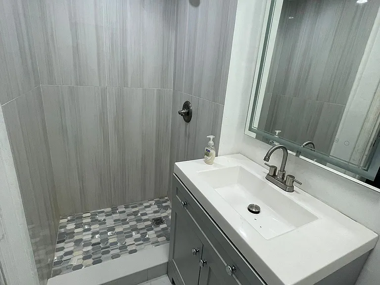 625 S 20th Ave #8 — Photo 3