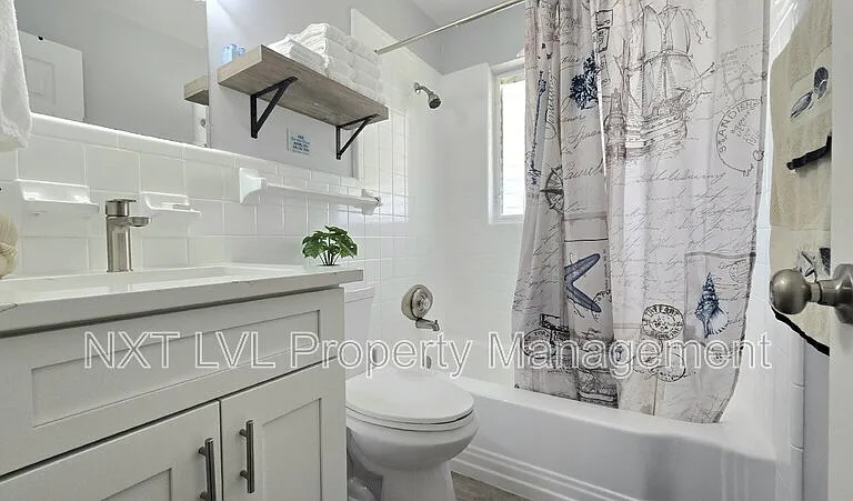 2348 Burton Ave — Photo 22