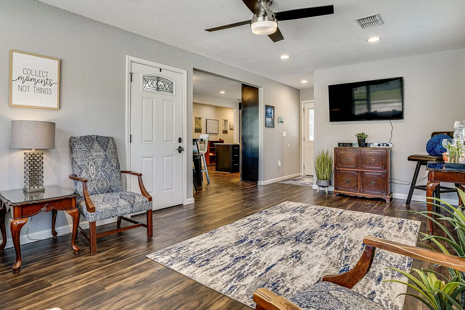 3 bed, 2.0 bath, 1291 sqft, $3,612 — Photo 1