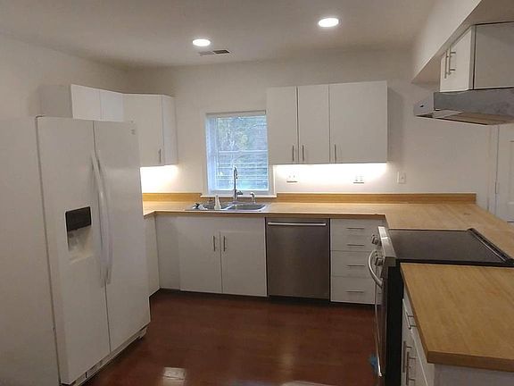 2nd image of 6486 Corbin Ln