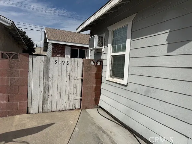 3 bed, 850 sqft, $2,700 — Photo 2