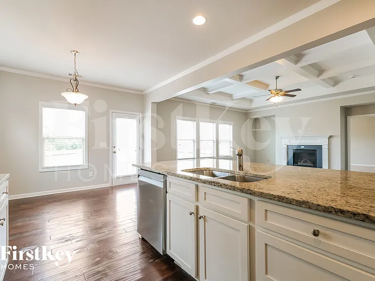 4475 Clubside Dr — Photo 8