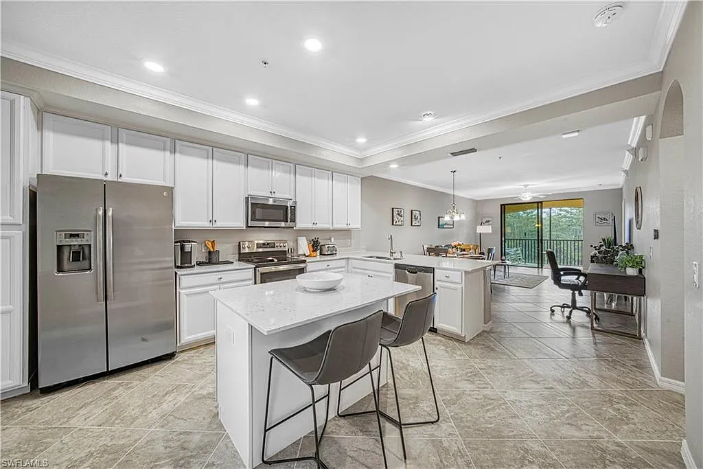 2 bed, 2.0 bath, 1107 sqft, $6,500 — Photo 4