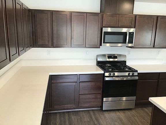 4th image of 213 Green Ln
