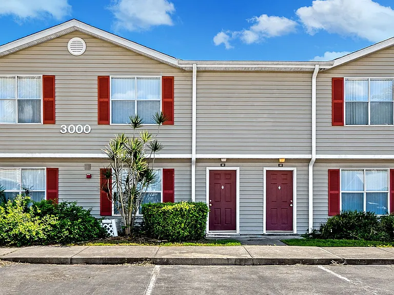 Sabal Palms Apartments — Photo 4
