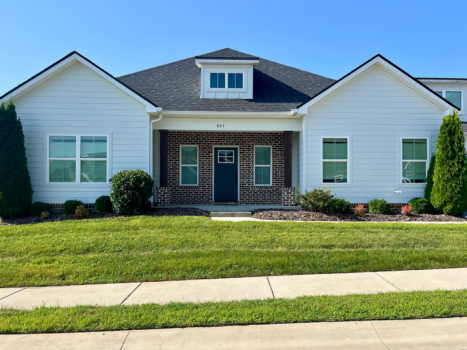 3 bed, 2550 sqft, $2,950 — Photo 1