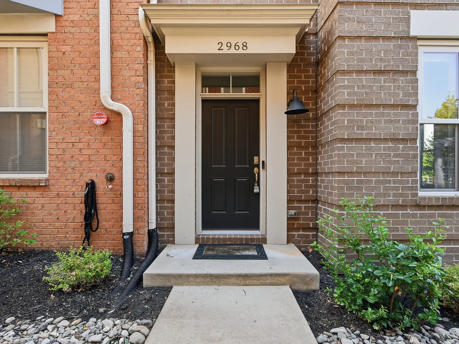 3 bed, 4.5 bath, 3008 sqft, $5,750 — Photo 2