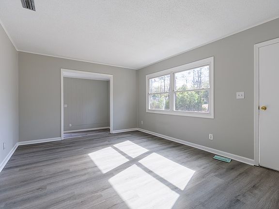 2nd image of 602 Pinetree Rd