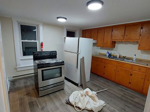 4th image of 227 E Howard St #2
