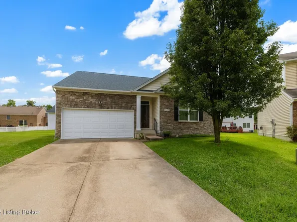 5435 Bannon Crossings Dr, Louisville, KY 40218