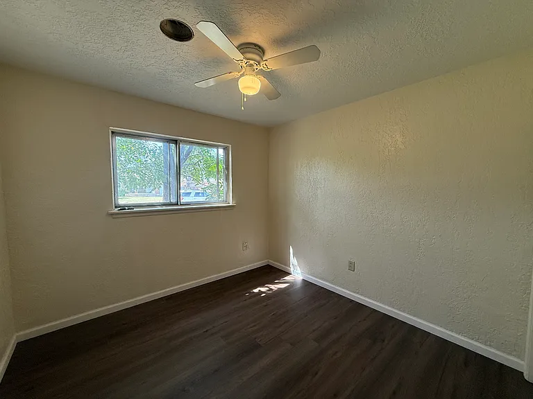 1539 NW 43rd St — Photo 11