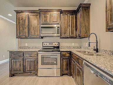 3rd image of 801 Meadowlark Cir #801