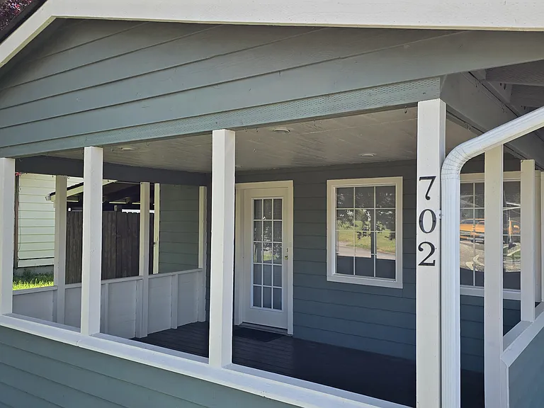 702 Montgomery St — Photo 3