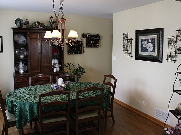 3rd image of 319 Benbrook Ct