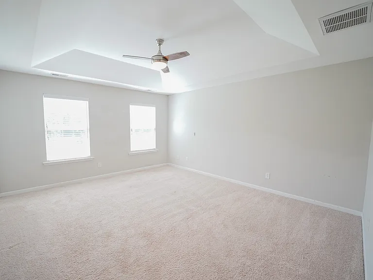 215 Shelton St — Photo 17