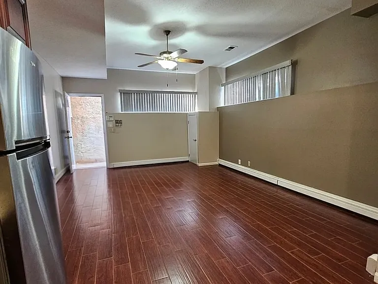 1053 Rensselaer Ave #B — Photo 5