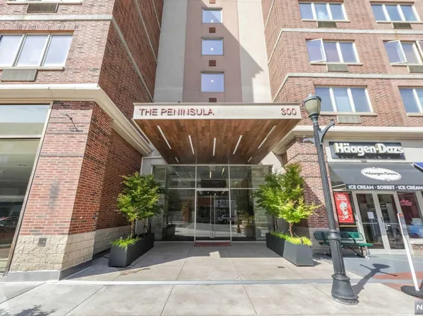 3107 City Pl, Edgewater, NJ 07020