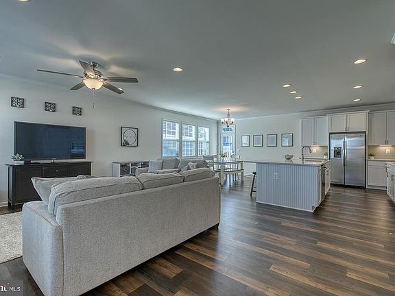 Walk in to this open floor plan