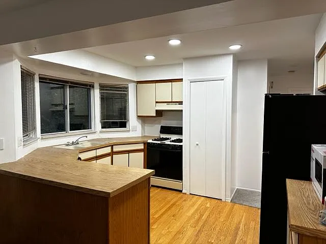 7356 Hedgerow Ct — Photo 4