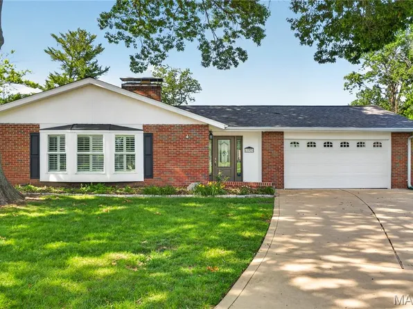 11929 Paradise Ln, Saint Louis, MO 63131