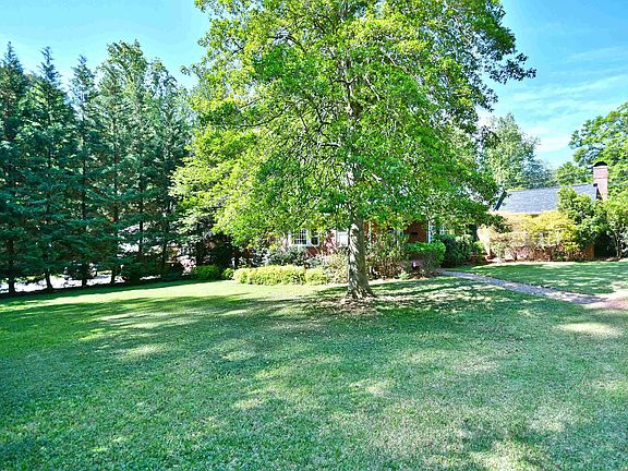 3rd image of 508 Fernwood Dr