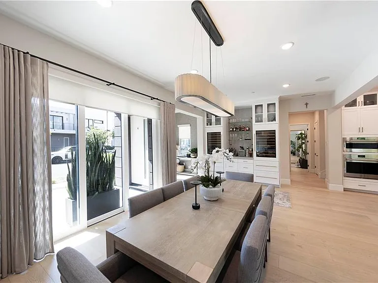16398 Veterans Way — Photo 4