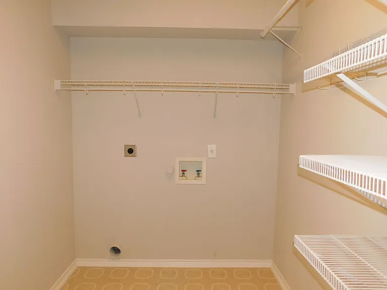 9231 Foxgrove Way — Photo 25