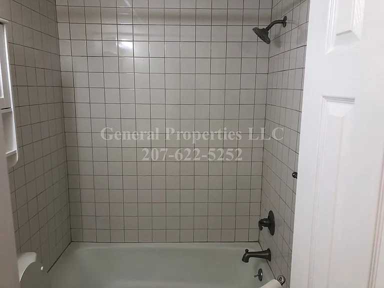 592 Riverside Dr — Photo 18