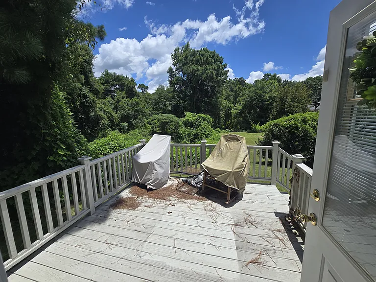 147 Williamsburg Ave — Photo 16