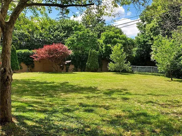 598 Middlewoods Dr — Photo 21