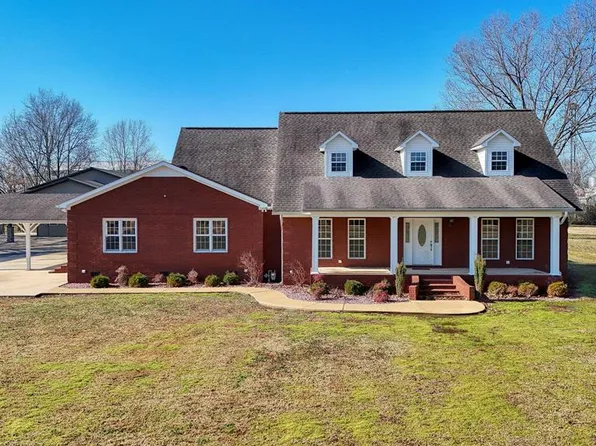 101 Oak Ln, Gleason, TN 38229