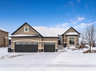 22 S Monterra Way, Rocky View County, AB T4C0H1