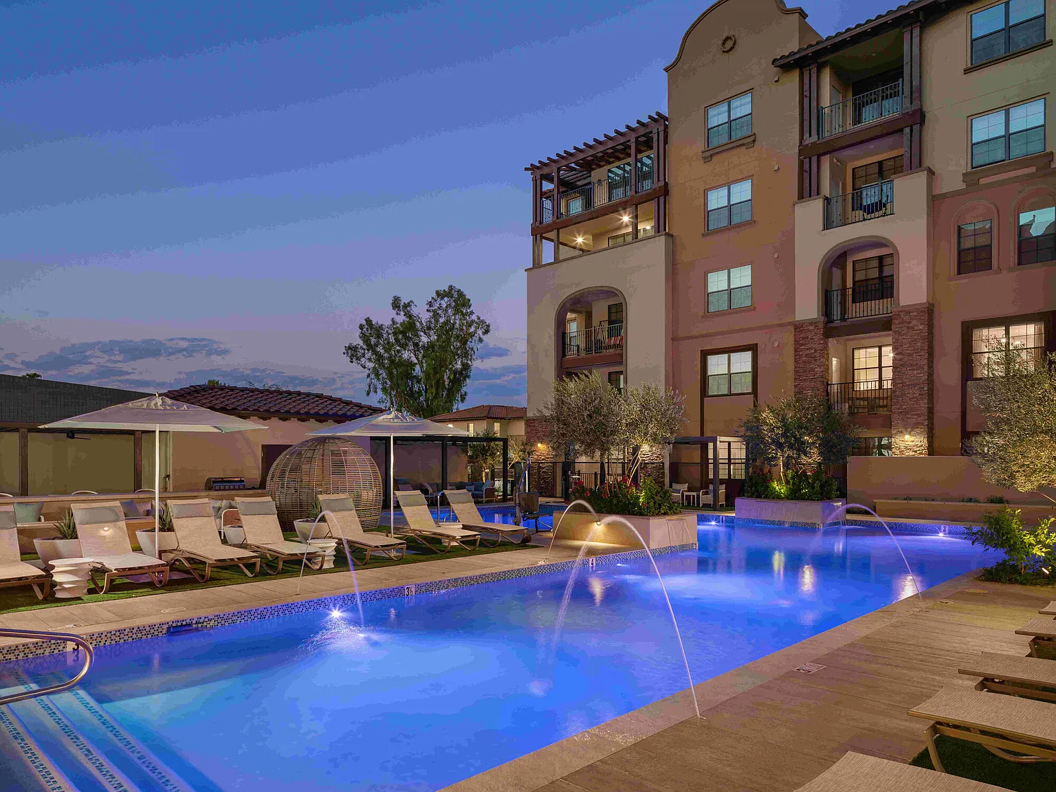 Manor Scottsdale — Photo 4