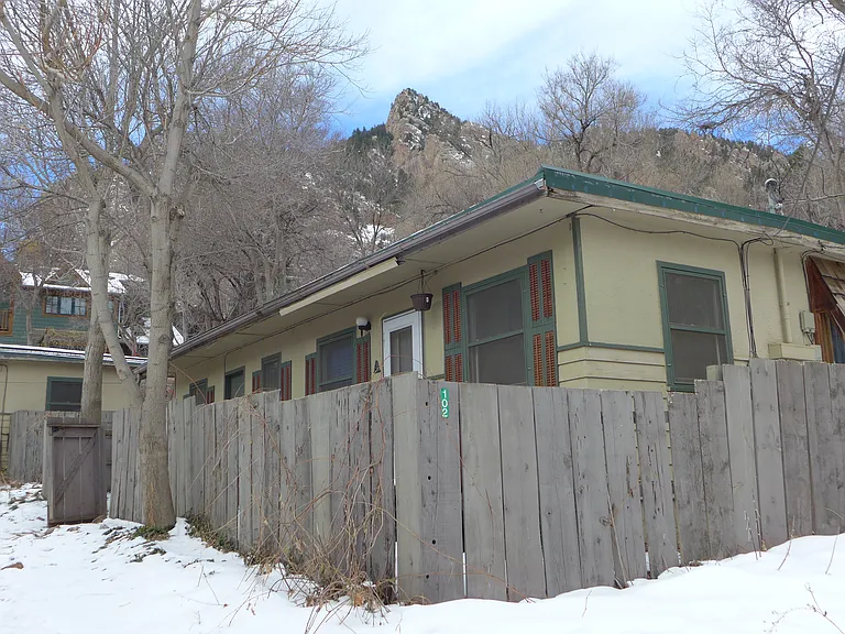 102 Artesian Dr #B — Photo 1