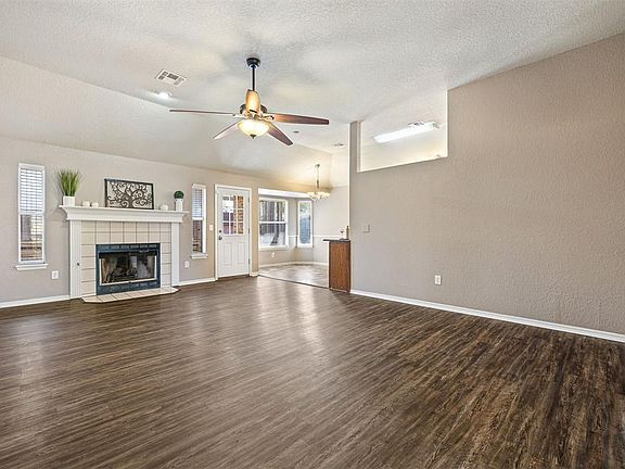 4th image of 313 Cindy Ave
