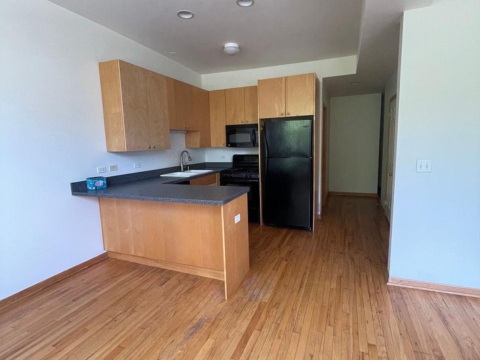 1st image of 1446 N Leavitt St APT 3