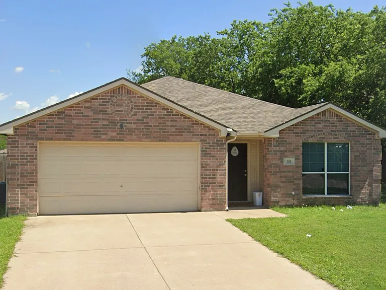 352 Murphy Rd — Photo 1