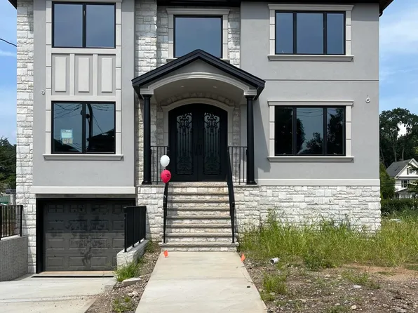 41 Center St, Staten Island, NY 10306