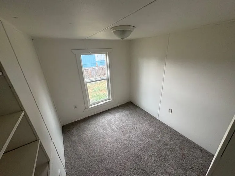 595 Chickadee Dr — Photo 17
