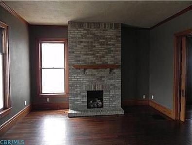 4th image of 126 E Main St