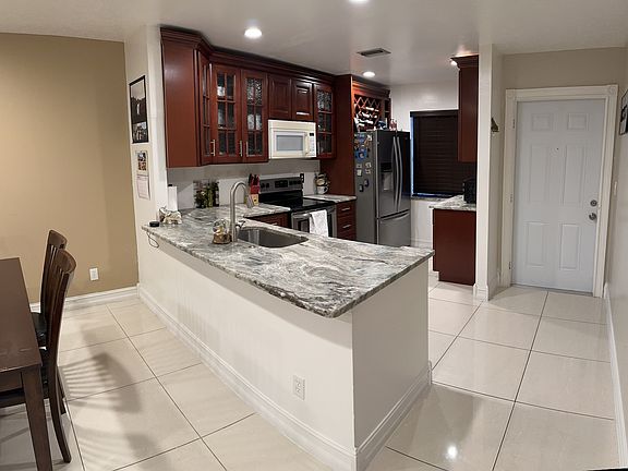 5th image of 4611 SE 5th Pl APT 5