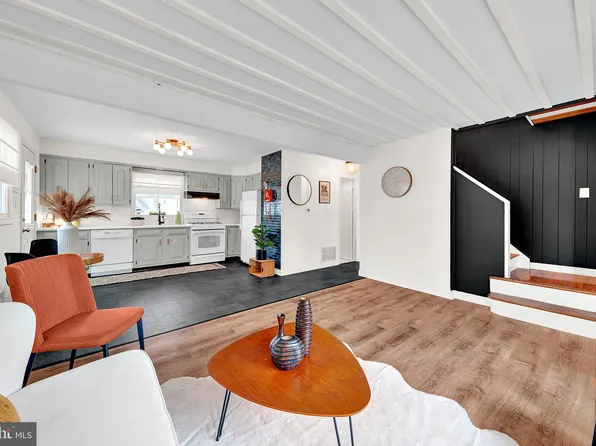 25 Shackamaxon Dr, Hamilton, NJ 08690